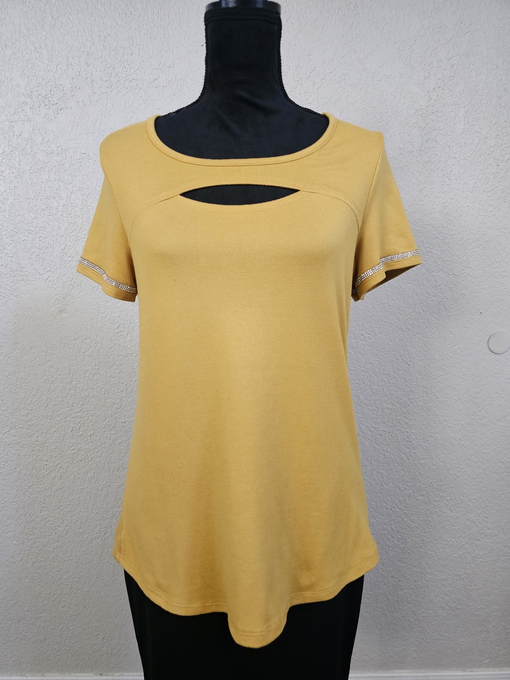 Mustard Short-Sleeve Cutout Women's Top M
